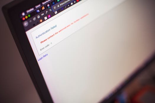 Terminal de debugging em laptop - análise de memory leak Node.js em produção