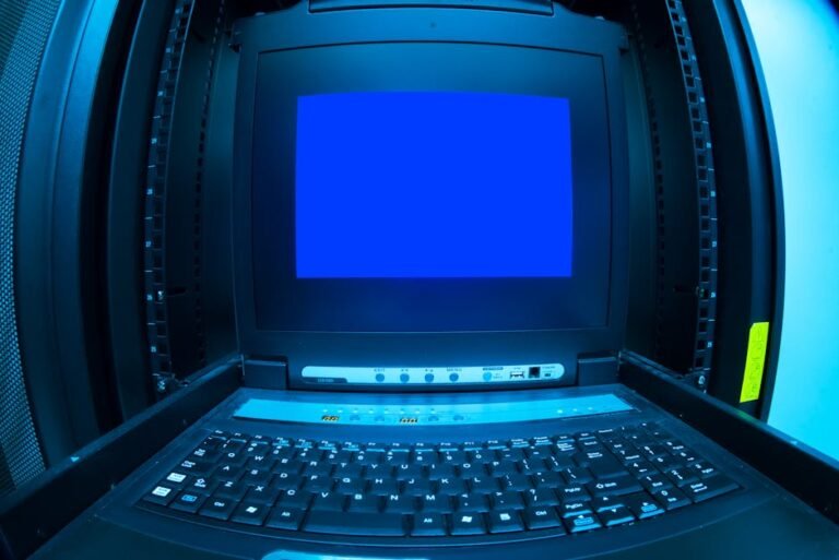 Erro de memory leak em servidor Node.js exibido em terminal de data center - debug de produção