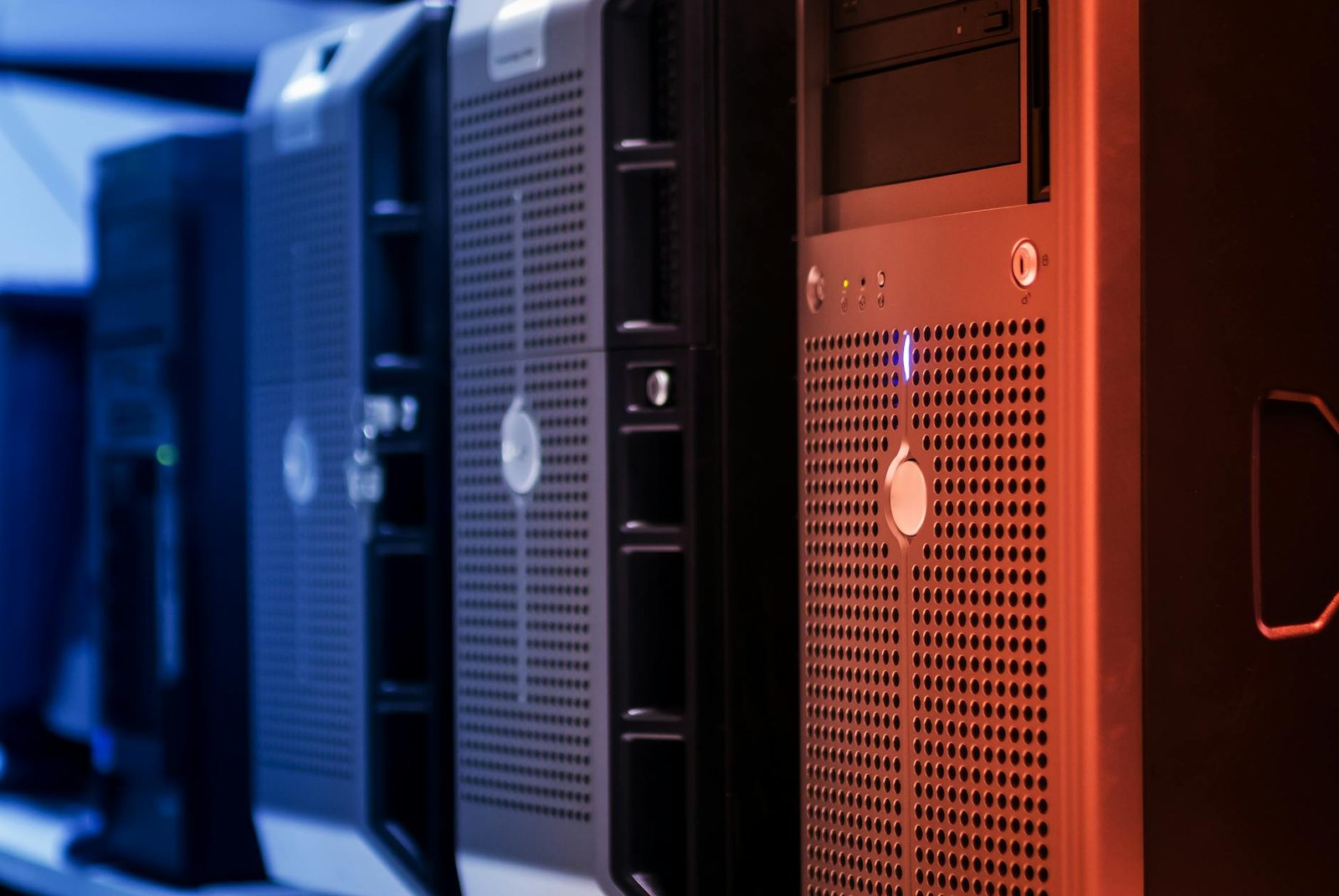 Servidor rack em data center - inspiração para organização do seu homelab caseiro