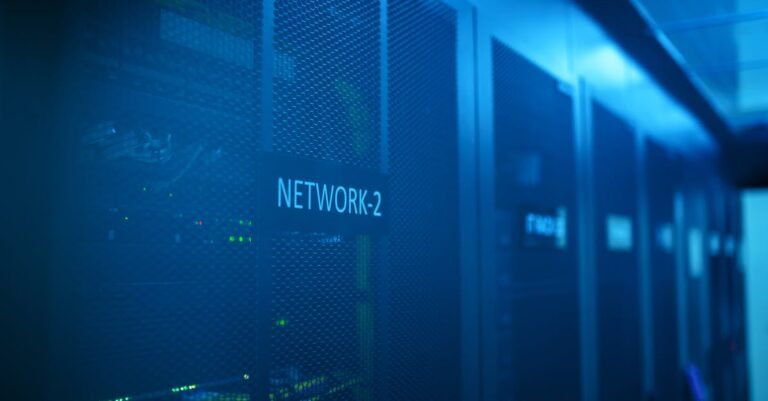 Rack de rede com iluminação azul representando arquitetura Zero Trust Network Security para servidores Linux