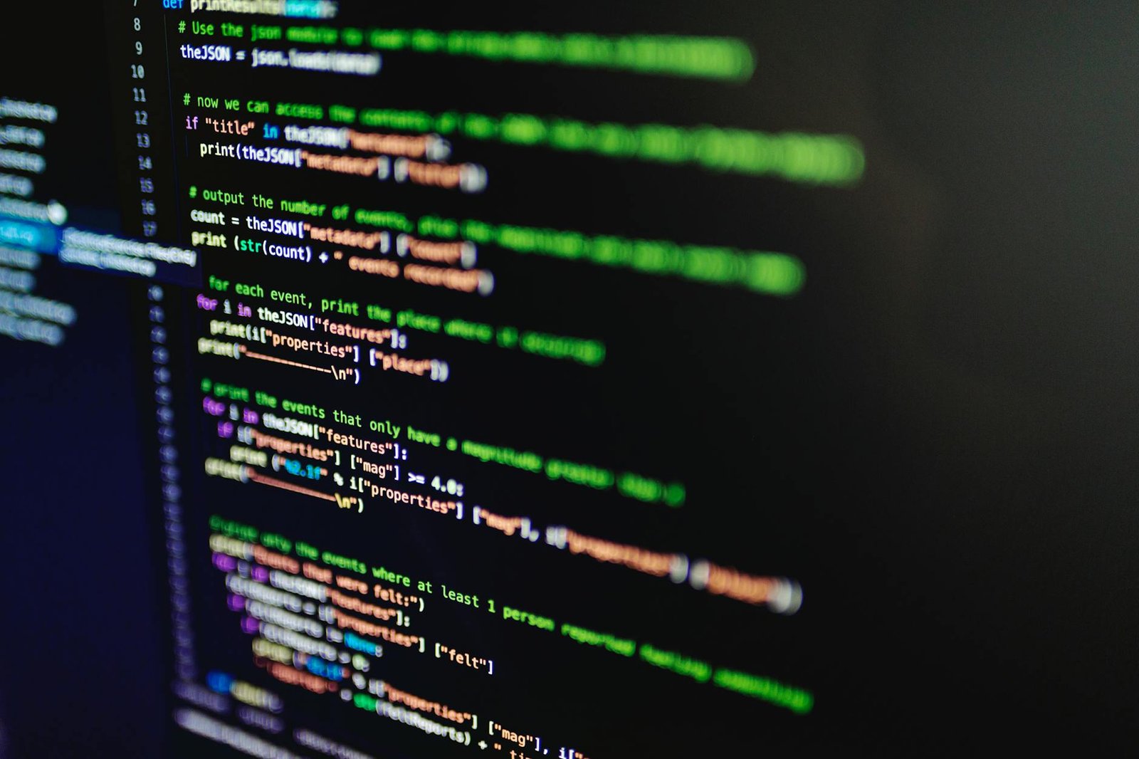 Terminal com código colorido representando automação de produtividade e relatórios de stand-up