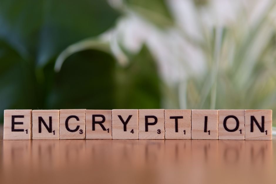 Blocos de criptografia representando proteção de dados em conexões HTTPS
