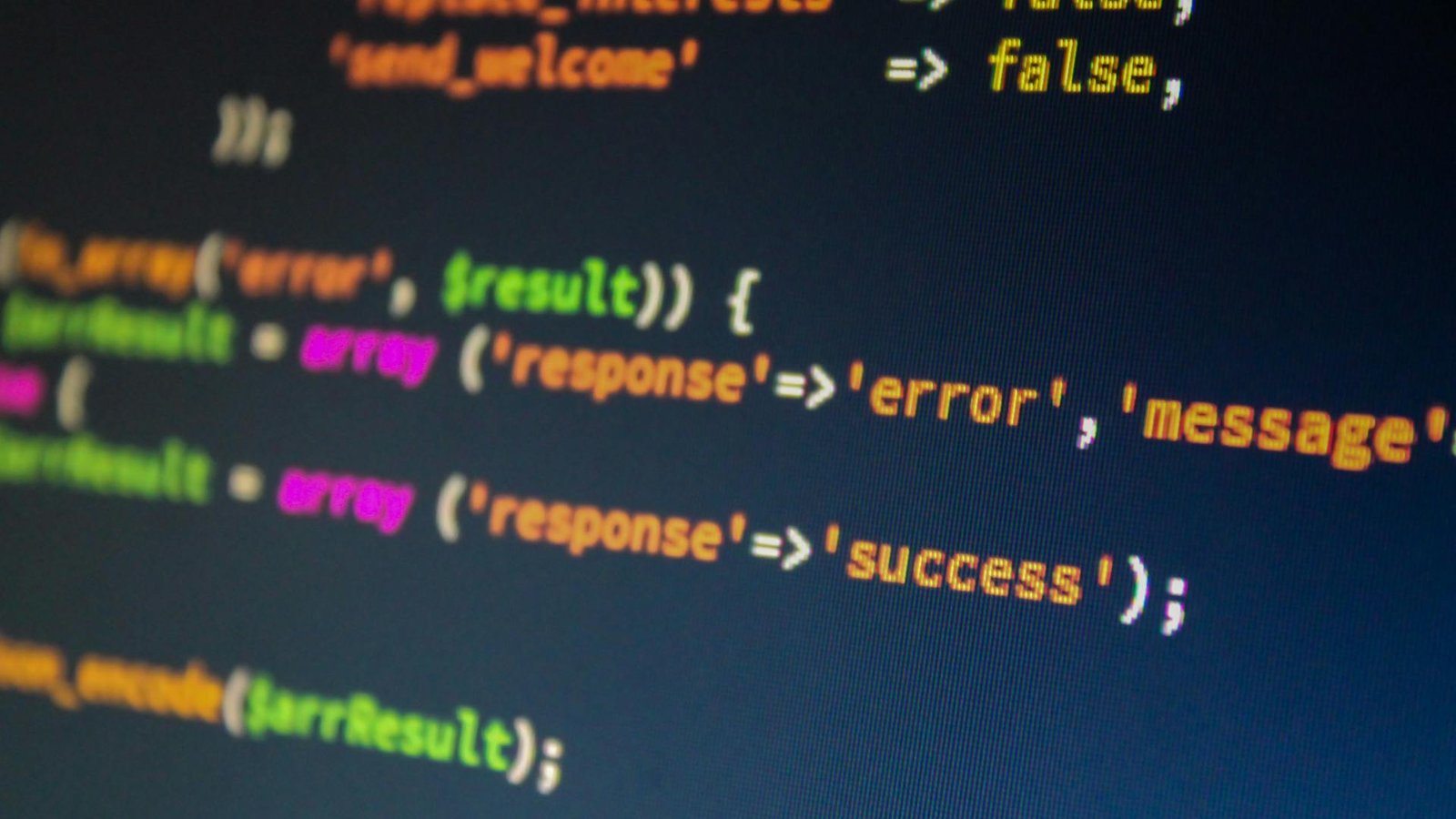 Tela de monitoramento com logs de erro de automação em terminal escuro