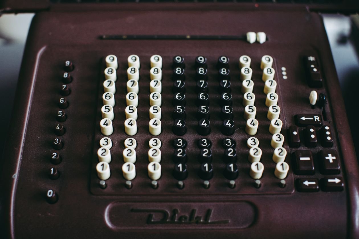 calculadora mecânica vintage contagem precisão matemática