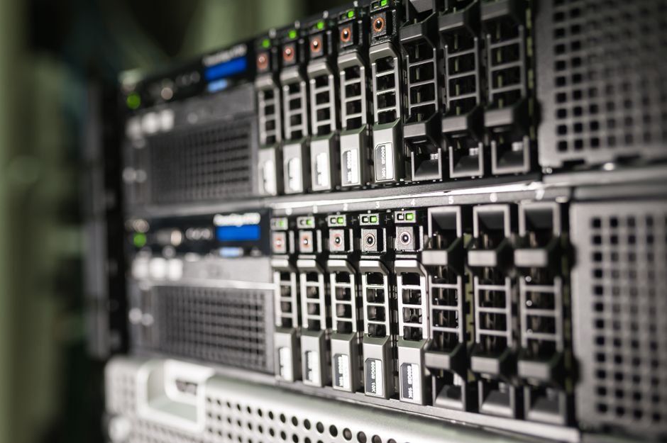 Servidor em data center moderno - Log Anomaly Detector em Python Puro