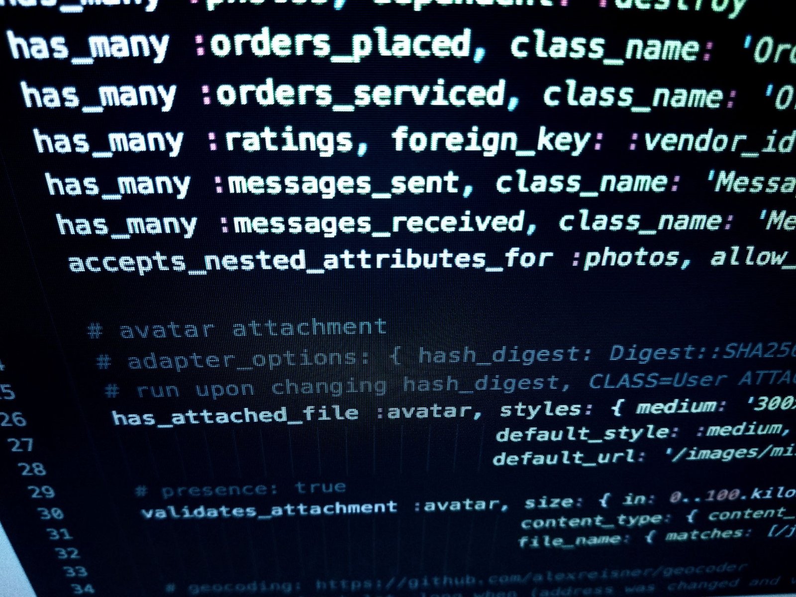 Log Fingerprint com SimHash em Python: agrupamento inteligente de logs quase idênticos para reduzir ruído na observabilidade