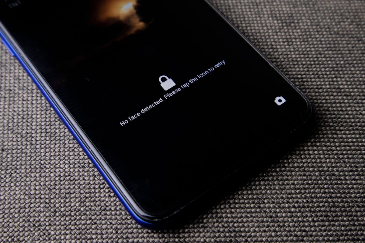 Smartphone com tela de bloqueio segura e privada