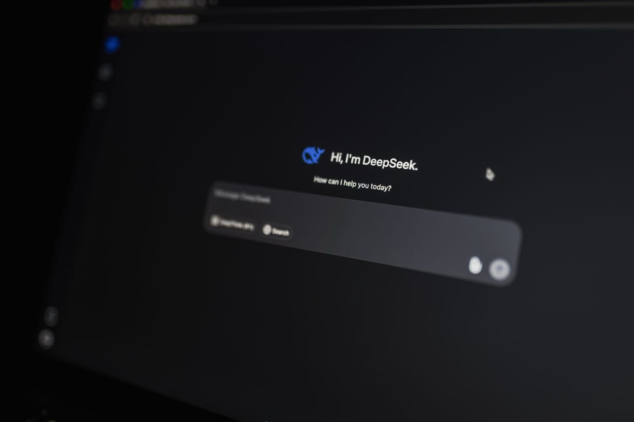 Interface de assistente de inteligência artificial em tela de computador