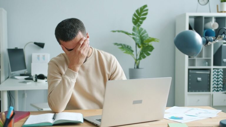 Você Passa o Dia Ocupado Mas Não Produz Nada? A IA Pode Organizar Seu Caos em 5 Minutos (Sem Você Saber Programar)